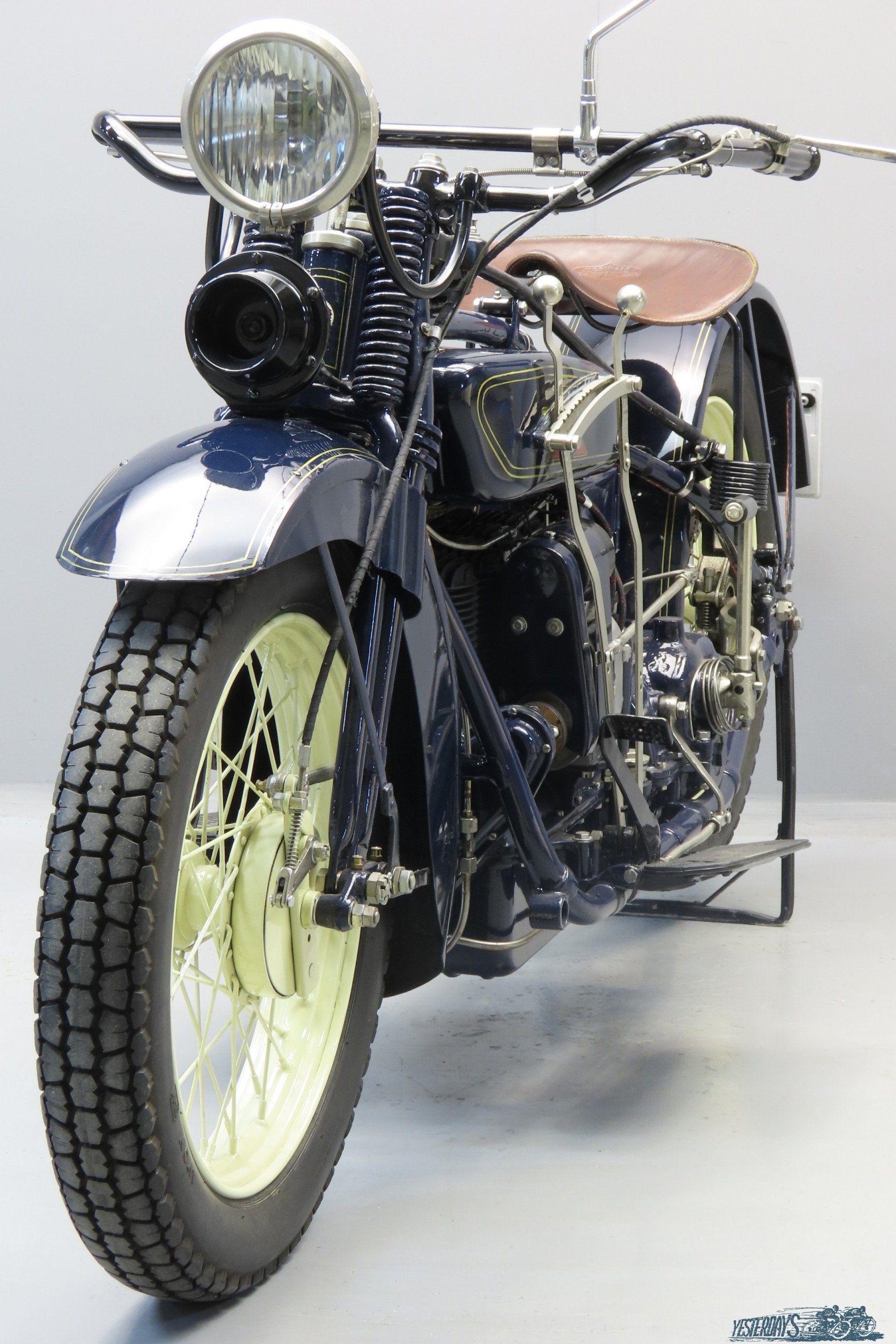 Henderson 1928 DeLuxe 1305cc 4 cyl sv 3310 - Yesterdays